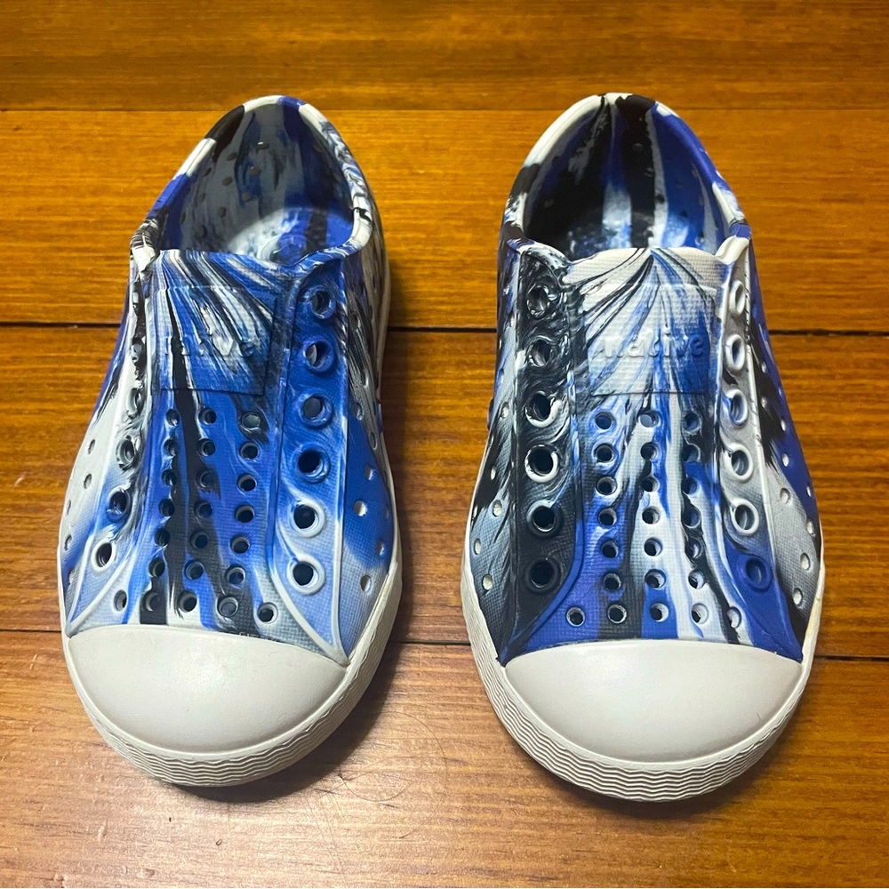 Native Shoes Blue & White Marble Jefferson Slip-Ons Size C6
